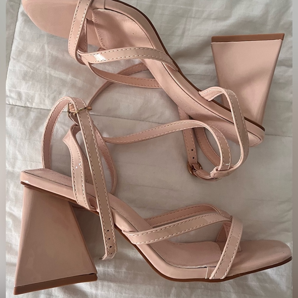 Size 7 Wild Diva Lounge wedges